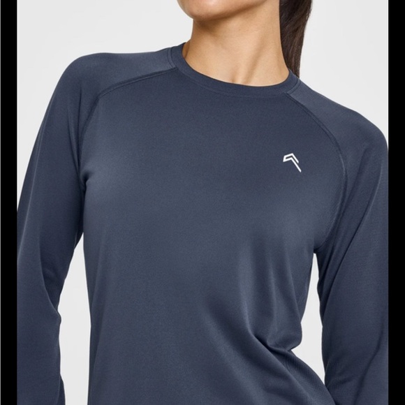 Oner Active Tops - Oner Active GO TO SEAMLESS LOOSE LONG SLEEVE TOP NWT Size small True Blue